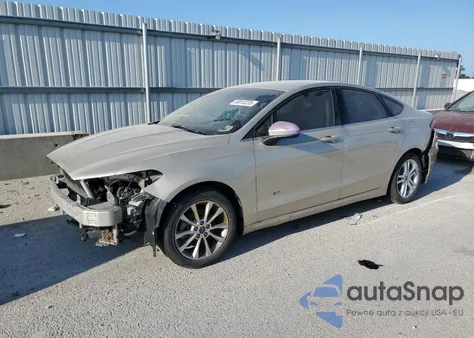 2019 Ford Fusion Se z USA, uszkodzony, nr VIN 3FA6P0LU6KR172658